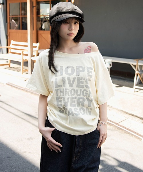WEGO(ウィゴー)の「WEGO/【26年春夏新作】サイドドロストオフショルグラフィックT(Tシャツ/カットソー・レディース・ブラウン/ホワイト/スミクロ/イエロー・FREE)」の14枚目の写真