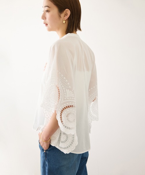 ROPE'(ロペ)の「INDIAコットンボイルシフリー刺繍ケープ(ポンチョ)ブラウス/セットアップ対応・イージーケア・二の腕カバー(シャツ/ブラウス・レディース・ブラック/ホワイト・FREE)」の19枚目の写真
