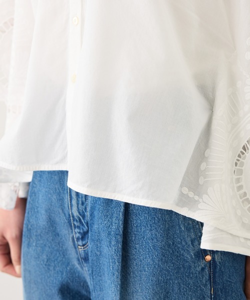 ROPE'(ロペ)の「INDIAコットンボイルシフリー刺繍ケープ(ポンチョ)ブラウス/セットアップ対応・イージーケア・二の腕カバー(シャツ/ブラウス・レディース・ブラック/ホワイト・FREE)」の9枚目の写真