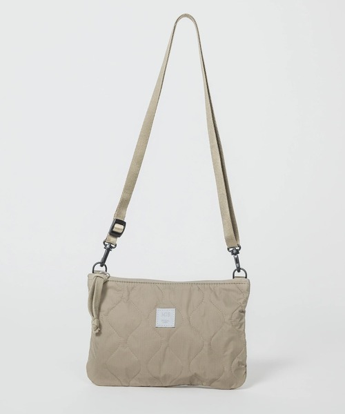 MIS(エムアイエス)の「【MIS】MILITARY QUILTED SACOSCH / ミリタリーキルトサコッシュ(ショルダーバッグ・レディース・ブルー/イエロー/ブラック/ピンク/グリーン/ベージュ・FREE)」の3枚目の写真
