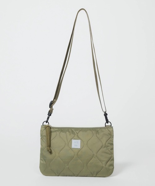 MIS(エムアイエス)の「【MIS】MILITARY QUILTED SACOSCH / ミリタリーキルトサコッシュ(ショルダーバッグ・レディース・ブルー/イエロー/ブラック/ピンク/グリーン/ベージュ・FREE)」の4枚目の写真
