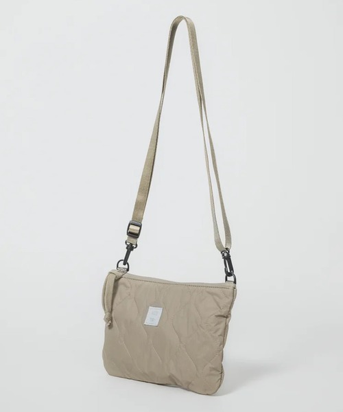 MIS(エムアイエス)の「【MIS】MILITARY QUILTED SACOSCH / ミリタリーキルトサコッシュ(ショルダーバッグ・レディース・ブルー/イエロー/ブラック/ピンク/グリーン/ベージュ・FREE)」の9枚目の写真