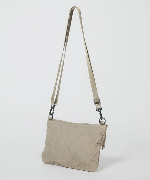 MIS(エムアイエス)の「【MIS】MILITARY QUILTED SACOSCH / ミリタリーキルトサコッシュ(ショルダーバッグ・レディース・ブルー/イエロー/ブラック/ピンク/グリーン/ベージュ・FREE)」の10枚目の写真