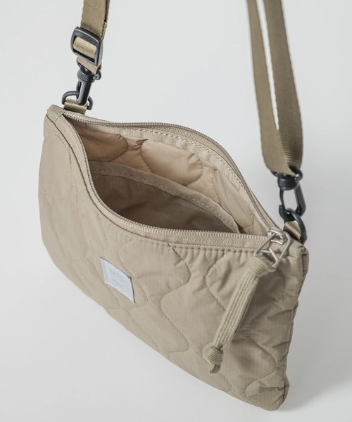 MIS(エムアイエス)の「【MIS】MILITARY QUILTED SACOSCH / ミリタリーキルトサコッシュ(ショルダーバッグ・レディース・ブルー/イエロー/ブラック/ピンク/グリーン/ベージュ・FREE)」の12枚目の写真