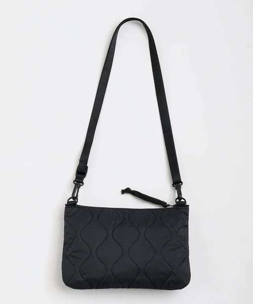 MIS(エムアイエス)の「【MIS】MILITARY QUILTED SACOSCH / ミリタリーキルトサコッシュ(ショルダーバッグ・レディース・ブルー/イエロー/ブラック/ピンク/グリーン/ベージュ・FREE)」の8枚目の写真