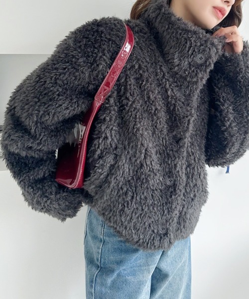umune(ウムネ)の「暖かさも可愛さもこれ一枚♪スタンド衿のもこもこボアアウター(ブルゾン・レディース・グレー/モカ・FREE)」の18枚目の写真