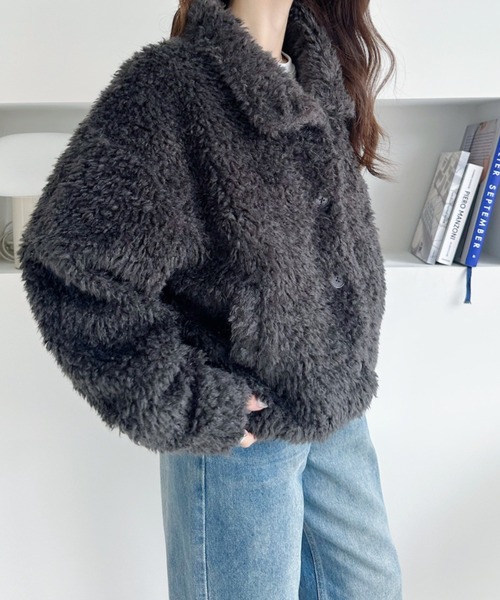 umune(ウムネ)の「暖かさも可愛さもこれ一枚♪スタンド衿のもこもこボアアウター(ブルゾン・レディース・グレー/モカ・FREE)」の17枚目の写真