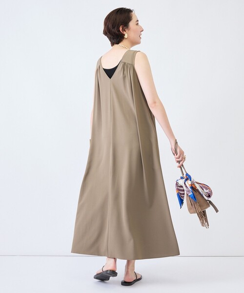 NOLLEY’S（ノーリーズ）の「《接触冷感/防シワ/UVカット》多機能ジョーゼット2WAYイージーワンピース（ワンピース・レディース・カーキ/ブラック・1/2）」の13枚目の写真