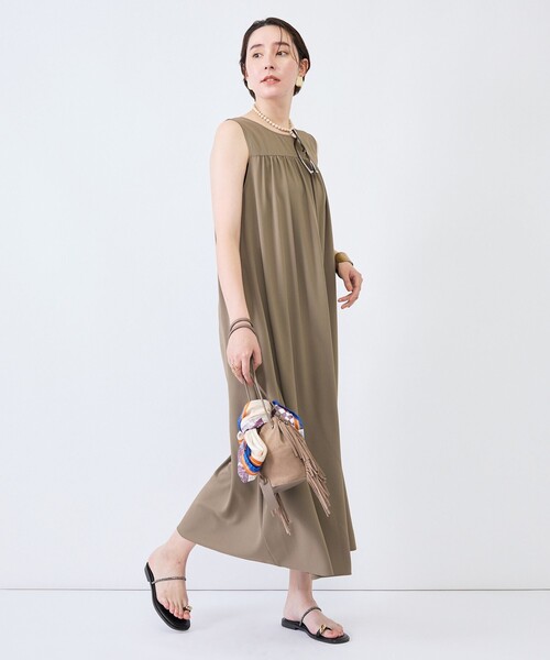 NOLLEY’S（ノーリーズ）の「《接触冷感/防シワ/UVカット》多機能ジョーゼット2WAYイージーワンピース（ワンピース・レディース・カーキ/ブラック・1/2）」の15枚目の写真