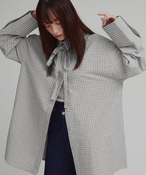 W:Huku(フーク)の「チェック サッカー ボウタイ シャツ / Checkered Bow Tie Shirt(シャツ/ブラウス・レディース・ブルー/アイボリー/グレー・FREE)」の2枚目の写真