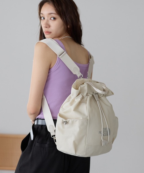 THE NORTH FACE(ザノースフェイス)の「【THE NORTH FACE/ザ・ノースフェイス】5WAY 巾着ショルダーバッグ/リュック/バックパック/W LIGHT BONNEY PACK/ユニセックス(バックパック/リュック・レディース・ホワイト/ブラック・FREE)」の5枚目の写真