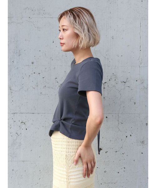Ungrid(アングリッド)の「リボンデザインハーフスリーブTee(Tシャツ/カットソー・レディース・オフホワイト/チャコールグレー/ブルー・FREE)」の5枚目の写真