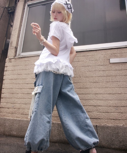 myu:loret(ミュウロレット)の「レースフリルデニムバレルパンツ(デニムパンツ・レディース・ケミカルウォッシュ/グレー・FREE)」の12枚目の写真
