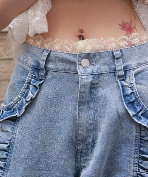myu:loret(ミュウロレット)の「レースフリルデニムバレルパンツ(デニムパンツ・レディース・ケミカルウォッシュ/グレー・FREE)」の14枚目の写真