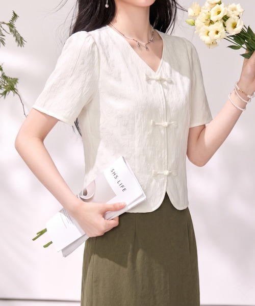 LUCPY(ラクピー)の「リボンディテールVネックペプラムブラウス(シャツ/ブラウス・レディース・ホワイト・LARGE/MEDIUM/SMALL/X-LARGE)」の3枚目の写真