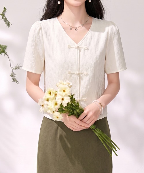 LUCPY(ラクピー)の「リボンディテールVネックペプラムブラウス(シャツ/ブラウス・レディース・ホワイト・LARGE/MEDIUM/SMALL/X-LARGE)」の4枚目の写真