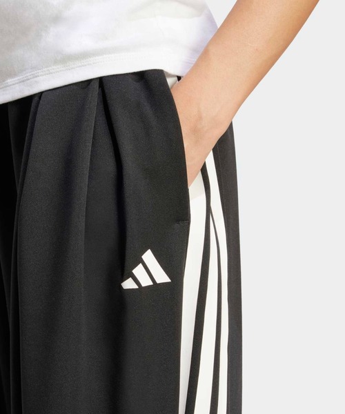 adidas(アディダス)の「ティロ スリーストライプス プリーツ パンツ / アディダス adidas(その他パンツ・レディース・ブラック・XX-LARGE/LARGE/MEDIUM/SMALL/X-LARGE/X-SMALL)」の4枚目の写真