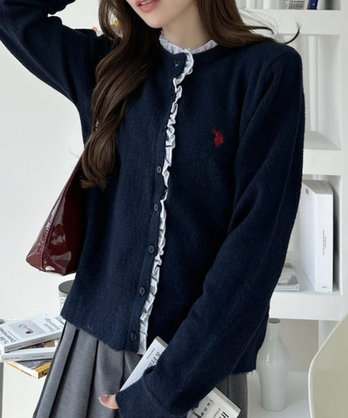 U.S. POLO ASSN.(ユーエスポロアッスン)の「【Ada.別注 U.S. POLO ASSN.】 異素材 シャツ フリル ドッキング ニット カーディガン(カーディガン/ボレロ・レディース・ネイビー/グレー/ベージュ・M/L)」の3枚目の写真