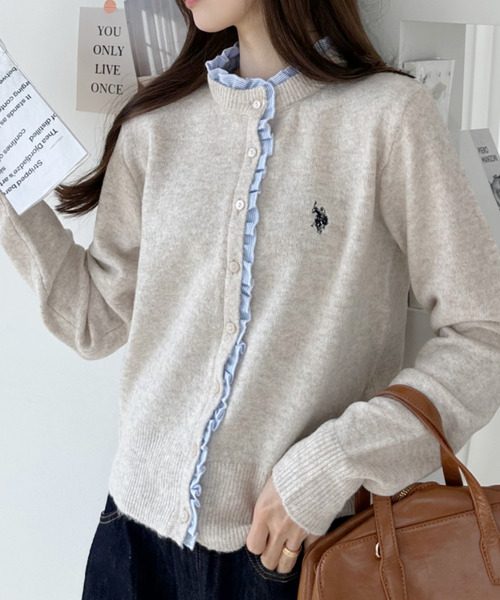 U.S. POLO ASSN.(ユーエスポロアッスン)の「【Ada.別注 U.S. POLO ASSN.】 異素材 シャツ フリル ドッキング ニット カーディガン(カーディガン/ボレロ・レディース・ネイビー/グレー/ベージュ・M/L)」の4枚目の写真
