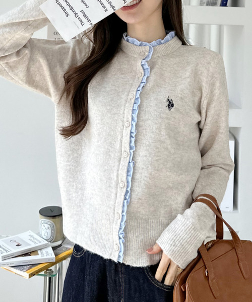 U.S. POLO ASSN.(ユーエスポロアッスン)の「【Ada.別注 U.S. POLO ASSN.】 異素材 シャツ フリル ドッキング ニット カーディガン(カーディガン/ボレロ・レディース・ネイビー/グレー/ベージュ・M/L)」の5枚目の写真