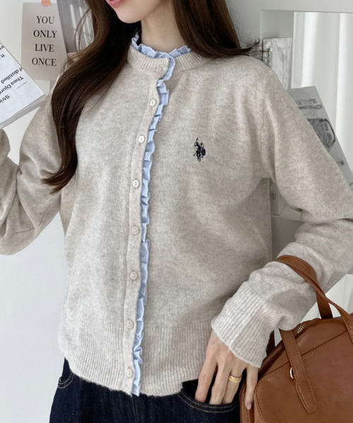 U.S. POLO ASSN.(ユーエスポロアッスン)の「【Ada.別注 U.S. POLO ASSN.】 異素材 シャツ フリル ドッキング ニット カーディガン(カーディガン/ボレロ・レディース・ネイビー/グレー/ベージュ・M/L)」の10枚目の写真