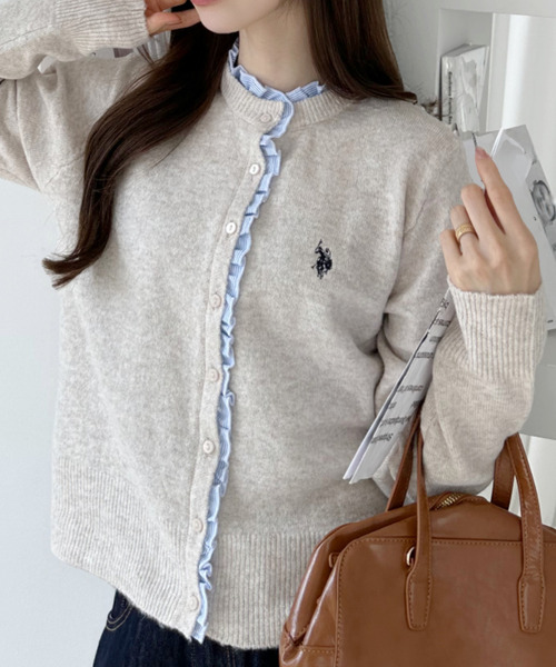 U.S. POLO ASSN.(ユーエスポロアッスン)の「【Ada.別注 U.S. POLO ASSN.】 異素材 シャツ フリル ドッキング ニット カーディガン(カーディガン/ボレロ・レディース・ネイビー/グレー/ベージュ・M/L)」の6枚目の写真