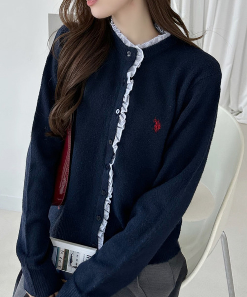 U.S. POLO ASSN.(ユーエスポロアッスン)の「【Ada.別注 U.S. POLO ASSN.】 異素材 シャツ フリル ドッキング ニット カーディガン(カーディガン/ボレロ・レディース・ネイビー/グレー/ベージュ・M/L)」の16枚目の写真
