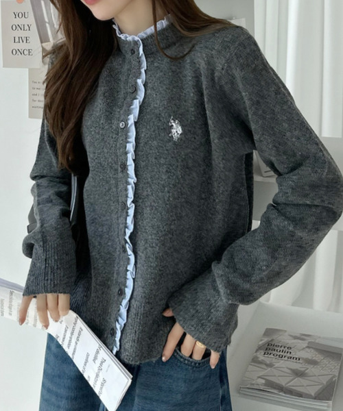 U.S. POLO ASSN.(ユーエスポロアッスン)の「【Ada.別注 U.S. POLO ASSN.】 異素材 シャツ フリル ドッキング ニット カーディガン(カーディガン/ボレロ・レディース・ネイビー/グレー/ベージュ・M/L)」の21枚目の写真