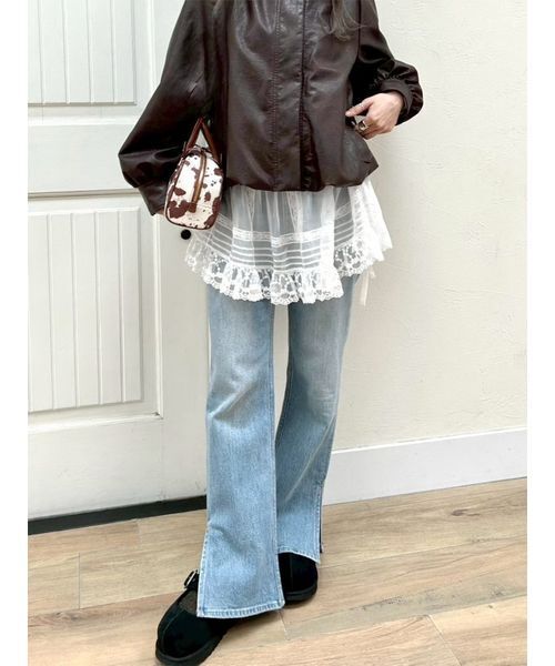 LILY BROWN(リリーブラウン)の「スリムストレートデニムパンツ(デニムパンツ・レディース・ブラック/ブルー/ライトブルー・1/0)」の2枚目の写真