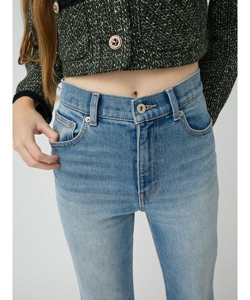 LILY BROWN(リリーブラウン)の「スリムストレートデニムパンツ(デニムパンツ・レディース・ブラック/ブルー/ライトブルー・1/0)」の11枚目の写真
