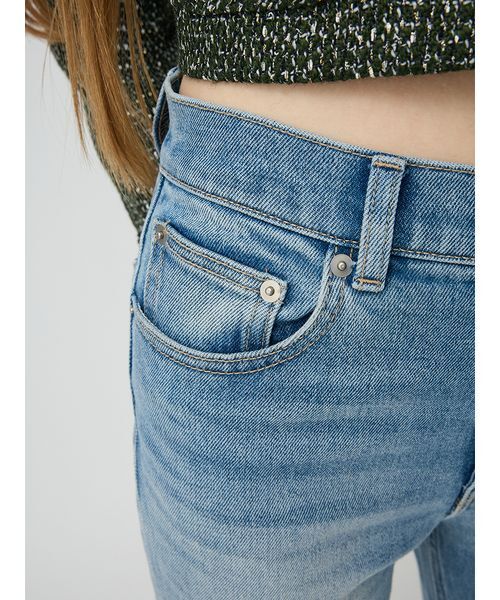 LILY BROWN(リリーブラウン)の「スリムストレートデニムパンツ(デニムパンツ・レディース・ブラック/ブルー/ライトブルー・1/0)」の12枚目の写真