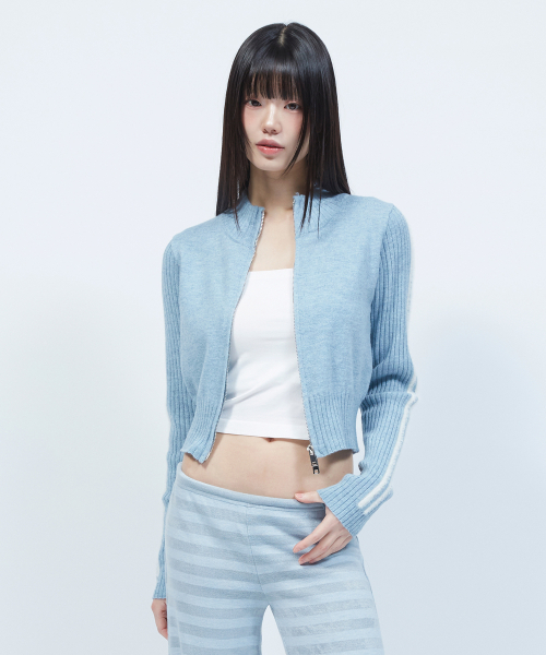 LMR(エルエムアール)の「ヘアリー レタリング トラック クロップ ニット ジップアップ BLUE(ニット/セーター・レディース・ブルー・FREE)」の14枚目の写真