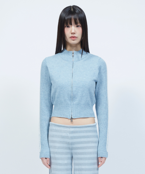 LMR(エルエムアール)の「ヘアリー レタリング トラック クロップ ニット ジップアップ BLUE(ニット/セーター・レディース・ブルー・FREE)」の15枚目の写真