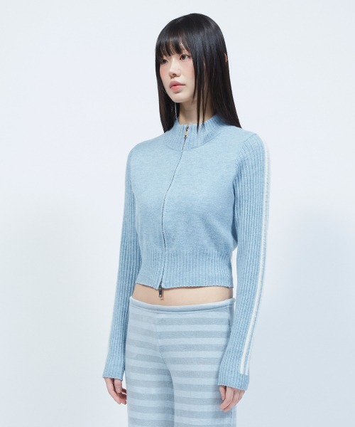LMR(エルエムアール)の「ヘアリー レタリング トラック クロップ ニット ジップアップ BLUE(ニット/セーター・レディース・ブルー・FREE)」の16枚目の写真