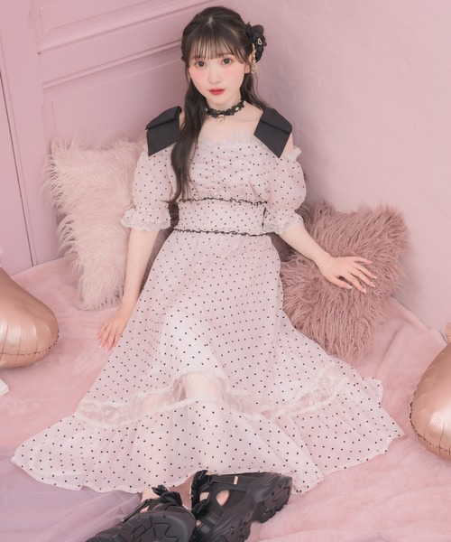 ROJITA（ロジータ）の「肩リボンハートドットオフショルワンピース（ワンピース・レディース・アイボリー/ブラック/ピンク・FREE）」の8枚目の写真