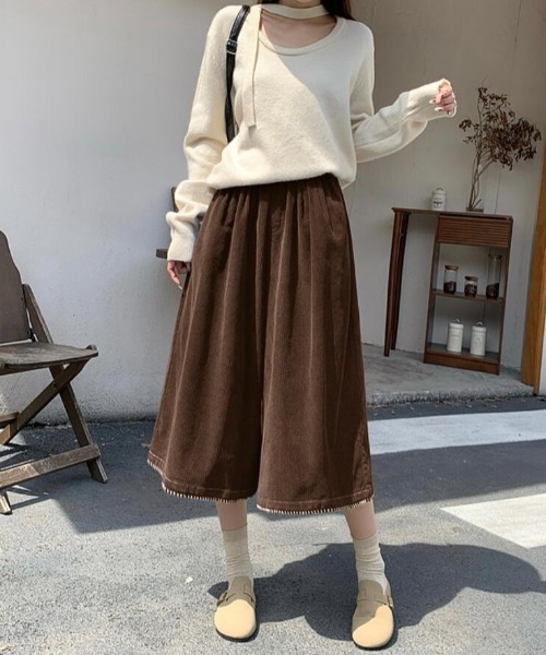 semplice(センプリチェ)の「秋冬向け コーデュロイワイドクロップパンツ(その他パンツ・レディース・ベージュ/ブラウン/ブルー/キャメル・F)」の2枚目の写真