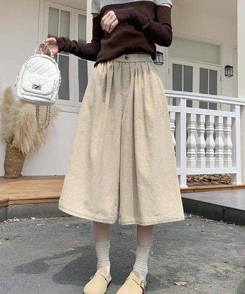 semplice(センプリチェ)の「秋冬向け コーデュロイワイドクロップパンツ(その他パンツ・レディース・ベージュ/ブラウン/ブルー/キャメル・F)」の16枚目の写真