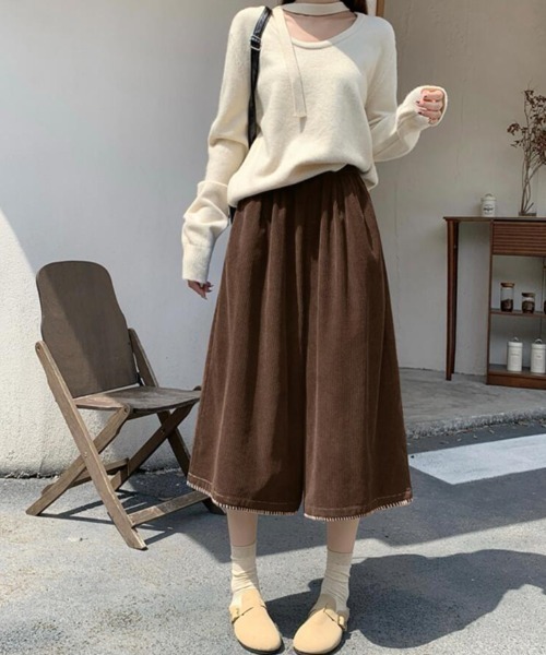 semplice(センプリチェ)の「秋冬向け コーデュロイワイドクロップパンツ(その他パンツ・レディース・ベージュ/ブラウン/ブルー/キャメル・F)」の12枚目の写真
