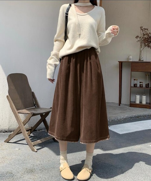 semplice(センプリチェ)の「秋冬向け コーデュロイワイドクロップパンツ(その他パンツ・レディース・ベージュ/ブラウン/ブルー/キャメル・F)」の9枚目の写真