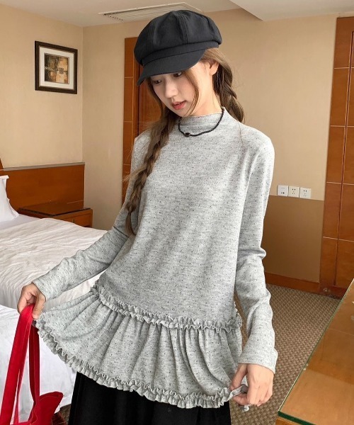 AVYL(アヴィル)の「裾ティアードフリル ハイネックペプラムトップス(Tシャツ/カットソー・レディース・ホワイト・M)」の2枚目の写真
