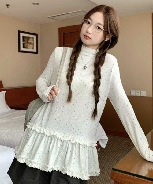 AVYL(アヴィル)の「裾ティアードフリル ハイネックペプラムトップス(Tシャツ/カットソー・レディース・ホワイト・M)」の3枚目の写真