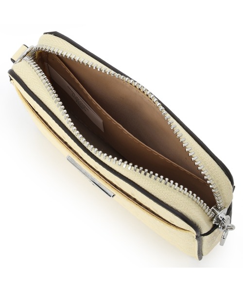 Guess(ゲス)の「LAIKA ID Wristlet(財布・レディース・ブラック/ライトイエロー・ONE SIZE)」の9枚目の写真
