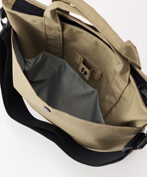 KELTY(ケルティ)の「2WAY/A4対応【KELTY】ES SHOULDER ZIP TOTE(トートバッグ・レディース・タン/ブラウン系/ベージュ/セージグリーン/ブラック・ONE SIZE)」の16枚目の写真