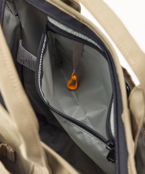 KELTY(ケルティ)の「2WAY/A4対応【KELTY】ES SHOULDER ZIP TOTE(トートバッグ・レディース・タン/ブラウン系/ベージュ/セージグリーン/ブラック・ONE SIZE)」の15枚目の写真