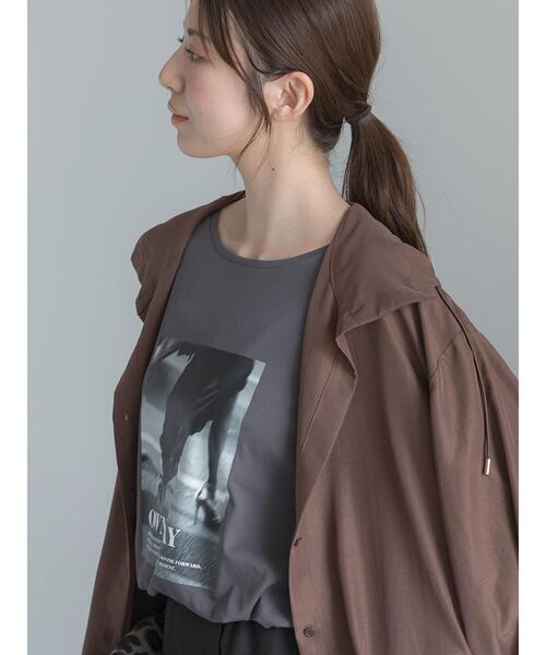 Te chichi(テチチ)の「モノクロームフォトロンT(Tシャツ/カットソー・レディース・オフホワイト/チャコールグレー/ブラウン・F)」の10枚目の写真