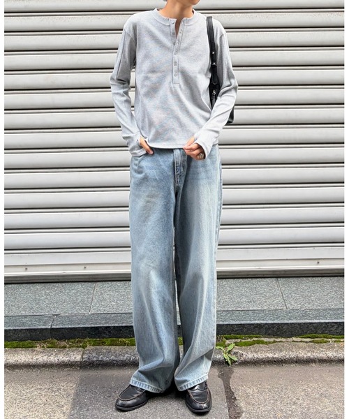 Chikashitsu +(チカシツプラス)の「【Chikashitsu +】slit henley neck slim t-shirt / 【チカシツプラス】スリットヘンリーネックスリム長袖Tシャツ<着用動画あり>(Tシャツ/カットソー・メンズ・アイボリー/グレー/ブラック・ONE SIZE)」の9枚目の写真