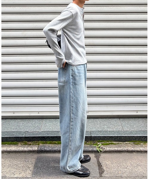 Chikashitsu +(チカシツプラス)の「【Chikashitsu +】slit henley neck slim t-shirt / 【チカシツプラス】スリットヘンリーネックスリム長袖Tシャツ<着用動画あり>(Tシャツ/カットソー・メンズ・アイボリー/グレー/ブラック・ONE SIZE)」の10枚目の写真
