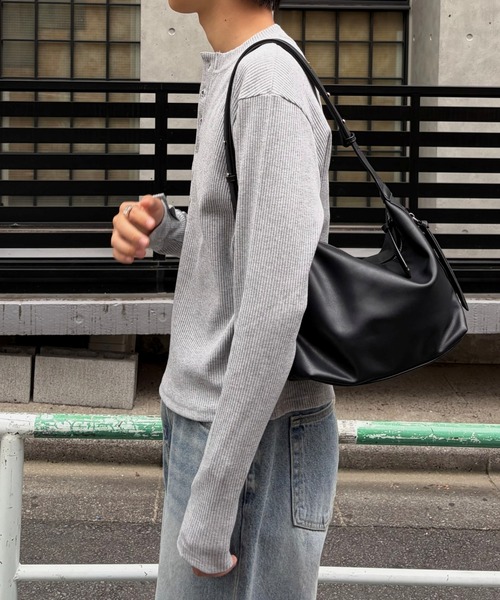 Chikashitsu +(チカシツプラス)の「【Chikashitsu +】slit henley neck slim t-shirt / 【チカシツプラス】スリットヘンリーネックスリム長袖Tシャツ<着用動画あり>(Tシャツ/カットソー・メンズ・アイボリー/グレー/ブラック・ONE SIZE)」の14枚目の写真