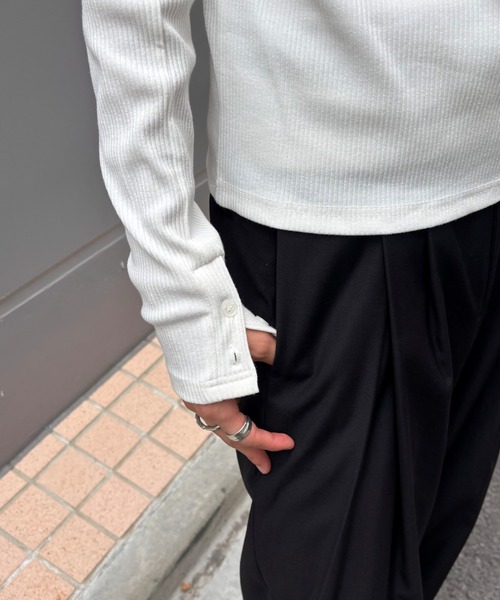 Chikashitsu +(チカシツプラス)の「【Chikashitsu +】slit henley neck slim t-shirt / 【チカシツプラス】スリットヘンリーネックスリム長袖Tシャツ<着用動画あり>(Tシャツ/カットソー・メンズ・アイボリー/グレー/ブラック・ONE SIZE)」の19枚目の写真