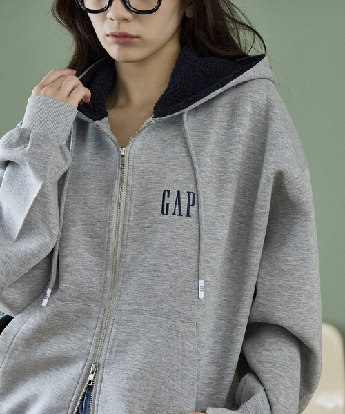 GAP(ギャップ)の「PUBLUX × GAP/ギャップ <セットアップ対応>別注 配色 ボア フード ポンチ スウェット パーカー 限定展開(パーカー・メンズ・ネイビー/ライトグレー/ブラック・SMALL/MEDIUM/LARGE)」の12枚目の写真